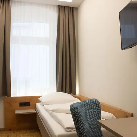 Ross Hotel