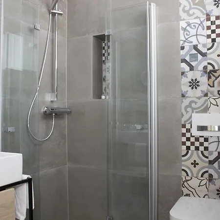 Ross Hotel 4*